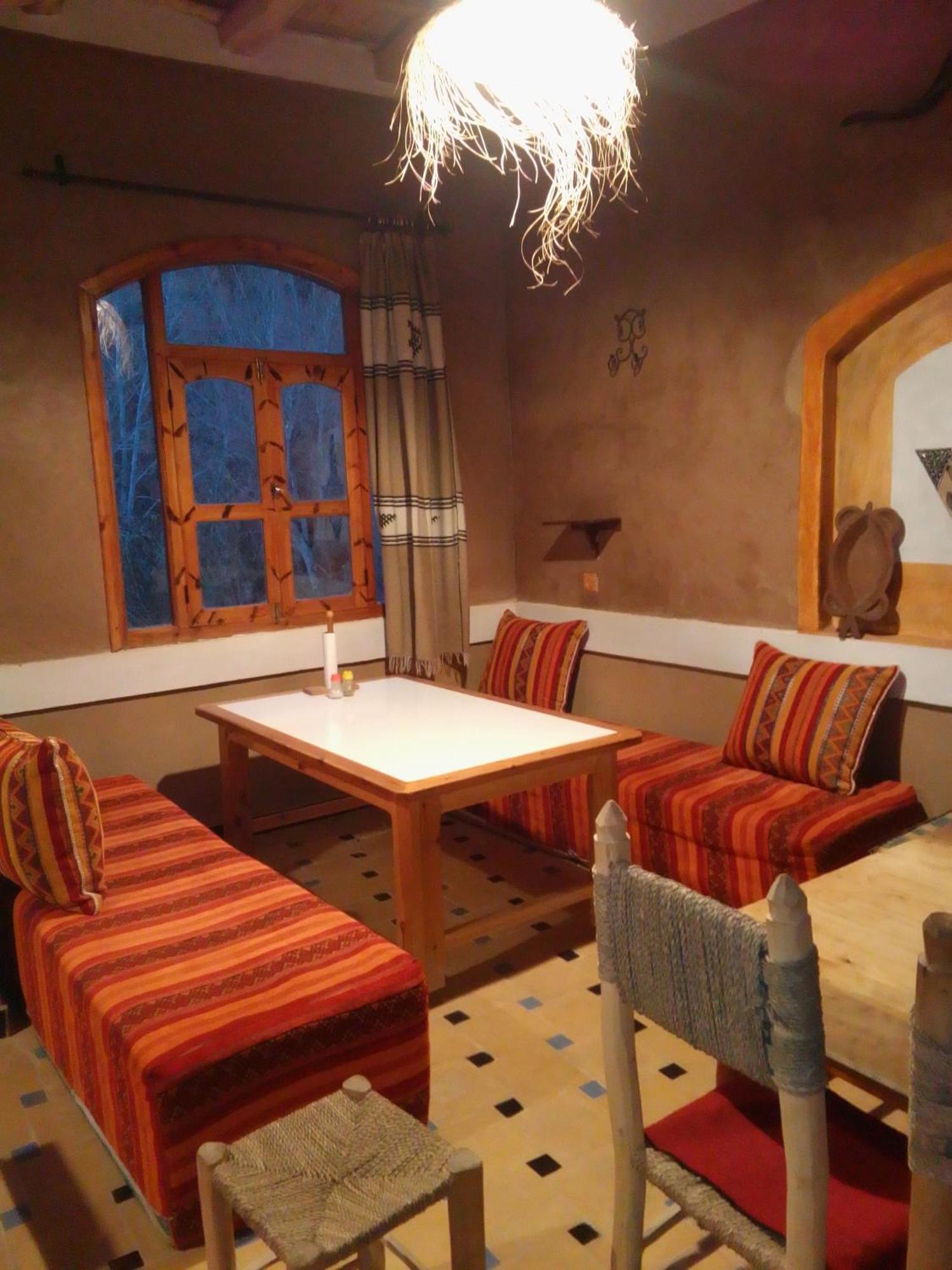 Riad Pizzeria Marhaba Akhendachou n'Ait Ouffi Szoba fotó